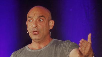 Bild: Hirsch
Django Asül feiert sein 25-jähriges Bühnenjubiläum.