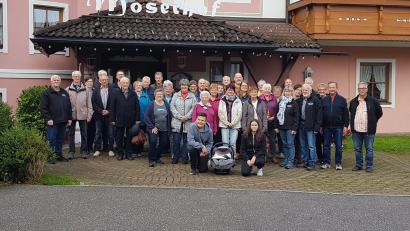 Bild: Wanderfreunde Mitterteich/exb
Die Gruppe der Wanderfreunde Mitterteich vor dem Hotel "Moserhof" in Reutte/Breitenwang.
