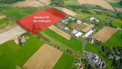 Bildmontage: Hautmann/fph
Das Gefängnis und seine begleitenden Gebäude und Freiflächen sollen im Gewerbegebiet Rathaushütte im Norden von Marktredwitz auf einem 19.000 Quadratmeter großen Gelände entstehen.