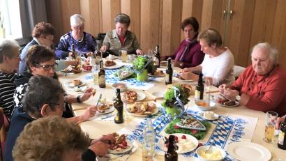 Bild: cro
Die einhellige Meinung der Besucherinnen beim „Kleinen Oktoberfest“ im Theresienheim: "Schön war´s".