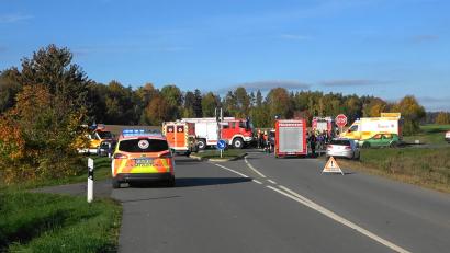 Bild: nic
Eine 73-Jährige übersah am Dienstagnachmittag in einem Kreuzungsbereich auf der Staatsstraße zwischen Waldsassen und Konnersreuth ein anderes Fahrzeug. Es kam zum Zusammenstoß.