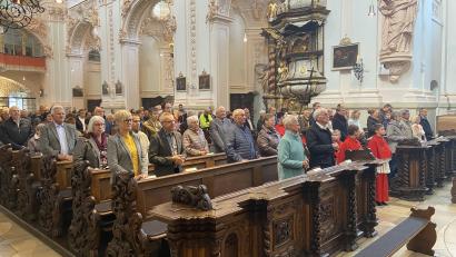 Bild: Markus Scharnagl/exb
Zur Feier der Ehejubiläen waren die vorderen Bankreihen in der Basilika reserviert.