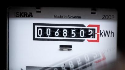 Symbolbild: Sina Schuldt/dpa
Auch die Gemeinde Immenreuth wird die gestiegenen Energiepreise zu spüren bekommen. Sie hat aber bereits Maßnahmen ergriffen, um Kosten für Storm zu senken.