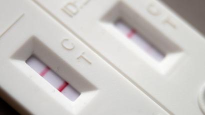 Bild: Sebastian Gollnow/dpa/Symbolbild
In den vergangenen sieben Tagen (13. bis 20. Oktober) hat das Gesundheitsamt Tirschenreuth 768 neue Covid-19-Fälle registriert.