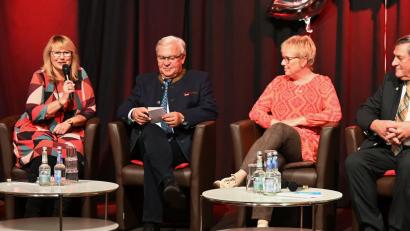 Bild: gf
Mit interessanten Themen zu Frauen im Handwerk befasste sich die Talkrunde. Von links: Michael Göth, Andrea Seitz, Gerhard Ulm, Claudia Beil und Hans Weber sowie Moderator Florian Gröninger.
