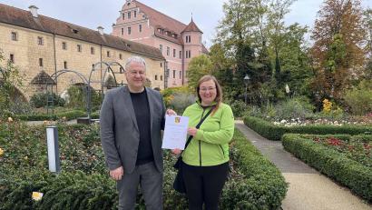 Bild: Christine Hollederer/exb
Landrat Richard Reisinger begrüßte die neue Naturschutzwächterin Sabrina Sedlacek.