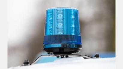 Symbolbild: Friso Gentsch/dpa
Die Polizei Neustadt sucht Unbekannte, die in der Grundschulturnhalle randliert haben