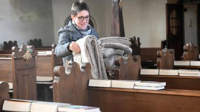 Bild: Gabi Schönberger
Pfarrerin Heidi Landgraf wird in der Kirche Rothenstadt Decken auslegen, wenn es die Temperaturen verlangen. Im Winter werden die Gottesdienste im Albert Weidner-Haus in Etzenricht gefeiert.