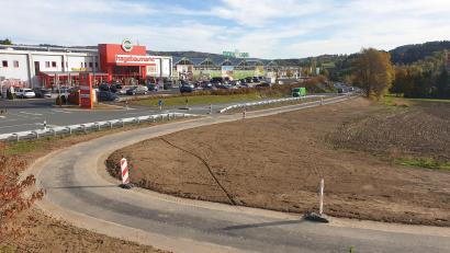 Bild: Stadt Marktredwitz/exb
Der Gehweg zwischen Haager Weg und Aldi-Parkplatz darf nun benutzt werden.