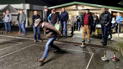 Bild: Kurt Rosen/exb
Neun Mannschaften nehmen am Brotzeitturnier des ESC Kümmersbruck teil.