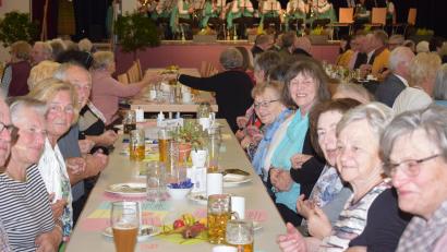 Bild: bnr
Frohsinn und gute Laune waren Trumpf bei Seniorennachmittag des Landkreises Schwandorf in der Nordgauhalle.