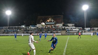 Archivbild: ref
Rund 12 bis 13 Euro kostet der DJK Gebenbach derzeit ein Flutlichtspiel am Abend. Deutlich mehr zu Buche schlagen die Kosten für den Trainingsbetrieb unter Flutlicht.
