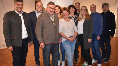 Bild: rgr
Die neu gewählte Vorstandschaft des Brotbackvereins. Vorsitzender ist wieder Edgar Knobloch. Neuer Kassier ist Marcel Buck (Zweiter von rechts).