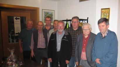 Bild: awb
Der neue Vorstand der Postbetriebssportgruppe (von links): Ernst Schleicher, Günter Weidinger, Karlheinz Schinhammer, Robert Reichenberger, Vorsitzender Helmut Fackler, Thomas Abredat, Martin Paulus, der zugleich für 50-jährige Mitgliedschaft geehrt wurde, und Karl Siegert.