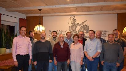 Bild: wfe
Der neue Vorstand der FWG Edelsfeld und Umgebung (von links) Bürgermeister Hans-Jürgen Strehl, Siegfried Tuchbreiter, Alexander Luber, Sebastian Riedl, Eduard Bär, Martin Wopperer, Elfriede Winter, Klaus Breu, Roland Lutz, Werner Renner, Michael Trummer und Manfred Rupprecht.