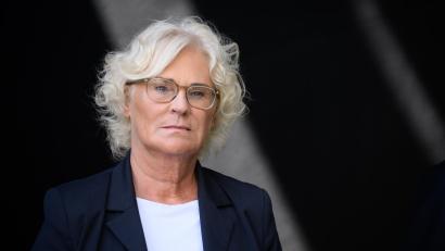 Bild: Bernd von Jutrczenka
Christine Lambrecht (SPD), Bundesministerin der Verteidigung, kommt nach Flossenbürg.
