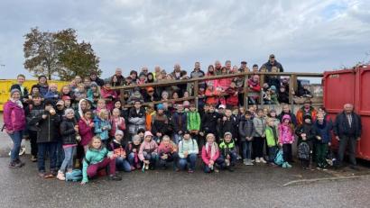 Bild: mma
Eine Rama-dama-Aktion unternehmen Hahnbacher Schulkinder zusammen mit örtlichen Vereinen.