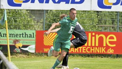 Archivbild: Hubert Ziegler
Ein gutes Omen? Laurin Klaus steht nach Verletzung wieder im Kader der DJK Ammerthal. Mit ihm holte die DJK den letzten Dreier.