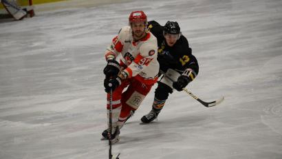 Archivbild: Andreas Brückmann
Leon Hartl (rechts) spielte in der vergangenen Saison noch für den ERSC Amberg.