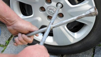 Symbolbild: Stephan Huber
Die Polizei in Eschenbach sucht einen Unbekannten, der die Radmuttern an einem Wohnmobil gelockert hat.