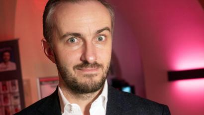 Bild: Christophe Gateau/dpa
Jan Böhmermann hat nach eigenen Angaben als geheim eingestufte hessische NSU-Akten veröffentlicht.