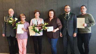 Bild: SG Hackelstein Fuchsmühl/exb
Ehrungen standen bei der SG Hackelstein an. Im Bild (von links) René Bauer, Margit Köppl, Waltraud Huttmann, Schützenmeisterin Kristin Schraml, Andreas Popp und Marco Schraml.