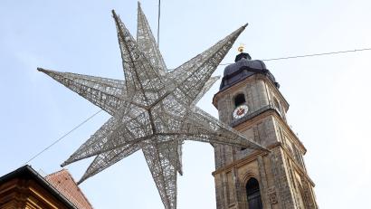 Bild: Wolfgang Steinbacher
Die Sterne der Weihnachtsbeleuchtung hängen in Amberg schon.