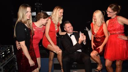 Bild: hcz
Polizist und Magier Markus Billner faszinierte die Musikerinnen der "Titanium& Strings"- Band.