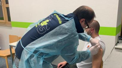 Archivbild: Irma Held
Nach Anfangsschwierigkeiten, weil es zu wenig Impfstoff gab, spielte sich im Impfzentrum Nabburg schnell eine Impfroutine ein.