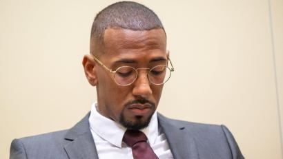 Bild: Peter Kneffel/dpa
Der Fußball-Profi und ehemalige Nationalspieler Jerome Boateng im Gerichtssaal des Landgerichts München I.
