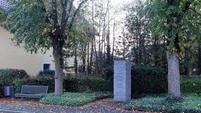 Bild: R. Kreuzer
Die Neugestaltung des Kriegerdenkmals in der Mitte von Neunkirchen lässt noch auf sich warten.