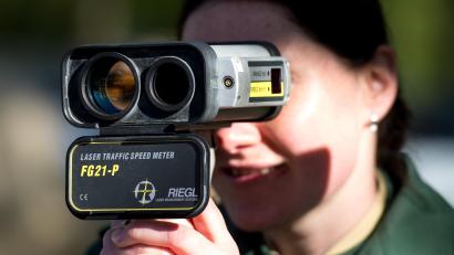 Symbolbild: Sven Hoppe
Die Hersbrucker Polizei hat in Happurg 27 Autofahrer erwischt, die zu schnell unterwegs waren.