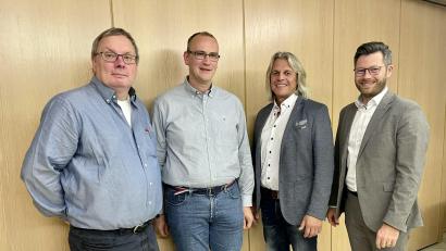 Bild: FDP-Kreisverband Tirschenreuth/exb
Kreisvorsitzender Reinhard Heinrich (links) und Landtagsabgeordneter Christoph Skutella (rechts) gratulierten den Direktkandidaten Christian Gleißner (Zweiter von links) und Wolfgang Karbstein.