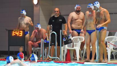 Bild: Büttner, Gerhard
SV-Trainer Thomas Aigner (schwarzes Trikot) ist beim Pokalspiel in Rostock nicht dabei. Ihn vertritt Andreas Jahn (Zweiter von rechts) als Spielertrainer.