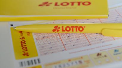 Symbolbild: Daniel Reinhardt
Zwei Männer aus Schwaben haben rund 3,4 Millionen Euro gewonnen.