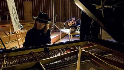 Bild: Michael Schmidl/exb
Wie hört man ins Schwarze? Das Ensemble von Meindert Mak lädt am 17. November dazu ein, dieser Frage auf den Grund zu gehen.