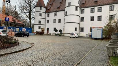Bild: ck
Für die Freiraumkonzeption für den Schlossplatz der Friedrichsburg werden zunächst einmal 10 000 Euro im Rahmen des Städtebauförderprogramms "Wachstum und nachhaltige Erneuerung" eingeplant.