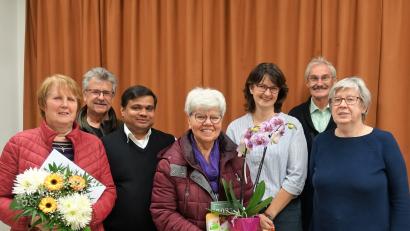 Bild: Michaela Staufer/exb
Ehrungen und Verabschiedungen bei der KAB Fuchsmühl: Im Bild von links Elisabeth Vogl, Bürgermeister Wolfgang Braun, Präses Pater Martin Mundackal, Christa Müller, das Vorstandsteam mit Bettina Stock, Willi Greger und Karin Ernstberger.
