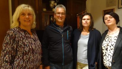 Bild: hka
Die Führung der Hahnbacher Siedlergemeinschaft ist weiblicher geworden. Die Schriftführerinnen Brigitte Kölbl (links) und Dana Lindauer (rechts) unterstützen die beiden Vorsitzenden Martina Krieger und Anton Ritter.