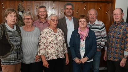 Bild: gf
Der VdK-Ortsverband Schnaittenbach zeichnet langjährige Mitglieder aus (von links): Elisabeth Tardel, Anna Maria Linseele, Norbert Uschold, Anna Uschold, Dritter Bürgermeister Manfred Schlosser, Vorsitzende Renate Bruckner, Jürgen Hartmann und Zweiter Vorsitzender Erwin Hofmann.