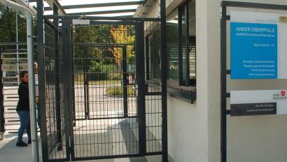Archivbild: gib
Das Ankerzentrum in Regensburg ist seit einigen Wochen mit über 100 Prozent voll belegt. Nun wird eine Ausweichunterkunft in Burglengenfeld aktiviert.