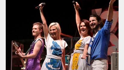 Bild: Andree Wüchter/exb
"Abba - The Tribute Show" mit der Band Abbamusic.