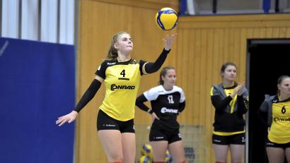 Archivbild: Hubert Ziegler
Nichts zu holen gab es für die Hahnbacherinnen um Kapitänin Julia Polito (links) bei ihrem Doppelspieltag gegen Erlangen und Kleinaitingen.