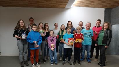 Bild: gi
Die Schützengesellschaft Moosbach hatte dazu eingeladen. 25 Schützen nahmen daran teil. Dazu gratulierte Schützenmeisterin Jutta Fuchs (rechts).