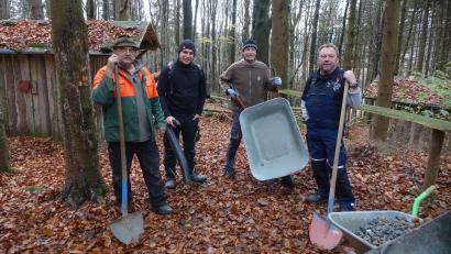 Bild: mmj
Seit einigen Wochen sind Mitglieder des Paschervereins mit den Vorbereitungen für Advent im Wald am Eulenberg beschäftigt.