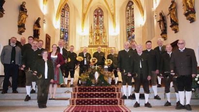 Bild: Renate Bauer/exb
Die Tirschenreuther Jagdhornbläser unter Leitung von Hornmeister Peter F. Dotzauer gestalteten die feierliche Hubertusmesse in der Stadtpfarrkirche Tirschenreuth.