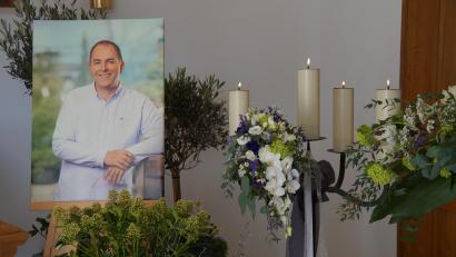Bild: wel
Im Alter von nur 48 Jahren verstarb der Oberviechtacher Geschäftsmann Robert Baumer. Eine große Trauergemeinde gab ihm die letzte Ehre.