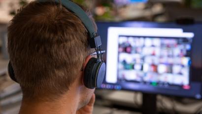 Bild: Catherine Waibel/dpa
Die hybride Ratssitzung soll vor allem von Rätinnen und Räten genutzt werden , die wegen Krankheit, Dienstreisen oder familiärer Verpflichtungen nicht in Präsenz an den Sitzungen teilnehmen können.