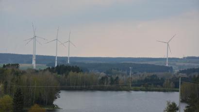 Symbolbild: jr
Mitterteich will sich der Windkraft nicht verschließen: In der Dezembersitzung will der Stadtrat bekanntgeben, welche Flächen dafür zur Verfügung gestellt werden.