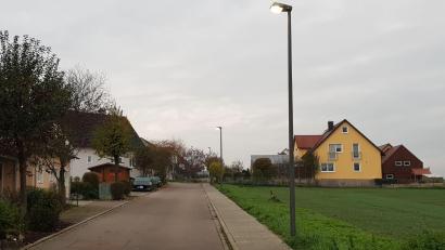Bild: Tobias Gräf
In Sulzbach-Rosenberg brennt im Winter die Straßenbeleuchtung bis 8 Uhr, obwohl es oftmals bereits taghell ist. Hier ein Foto von Anfang November gegen 7.30 Uhr im Stadtteil Lerchenfeld.
